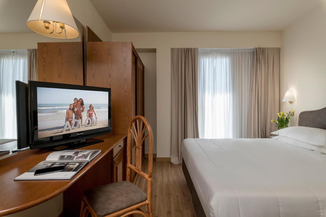 Hotel Adlon - Fronte Mare Riccione Esterno foto