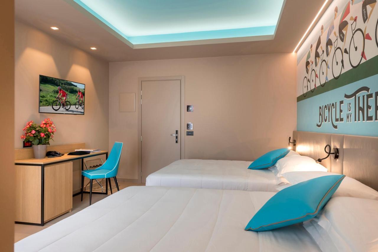 Hotel Adlon - Fronte Mare Riccione Esterno foto