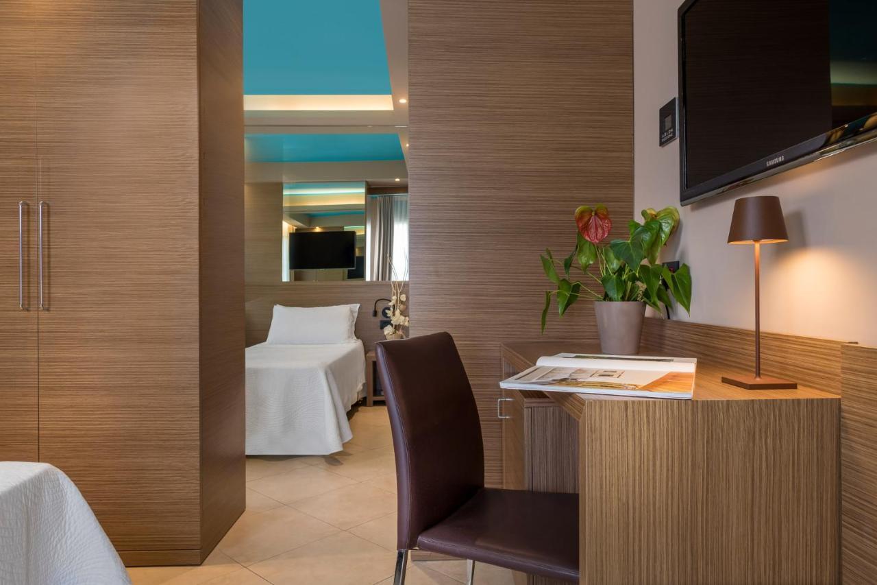 Hotel Adlon - Fronte Mare Riccione Esterno foto