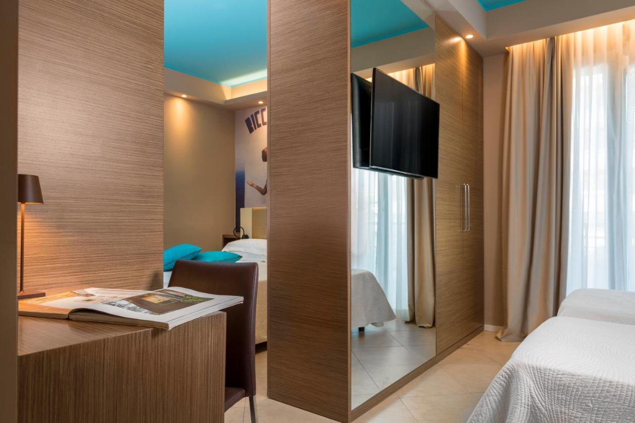 Hotel Adlon - Fronte Mare Riccione Esterno foto