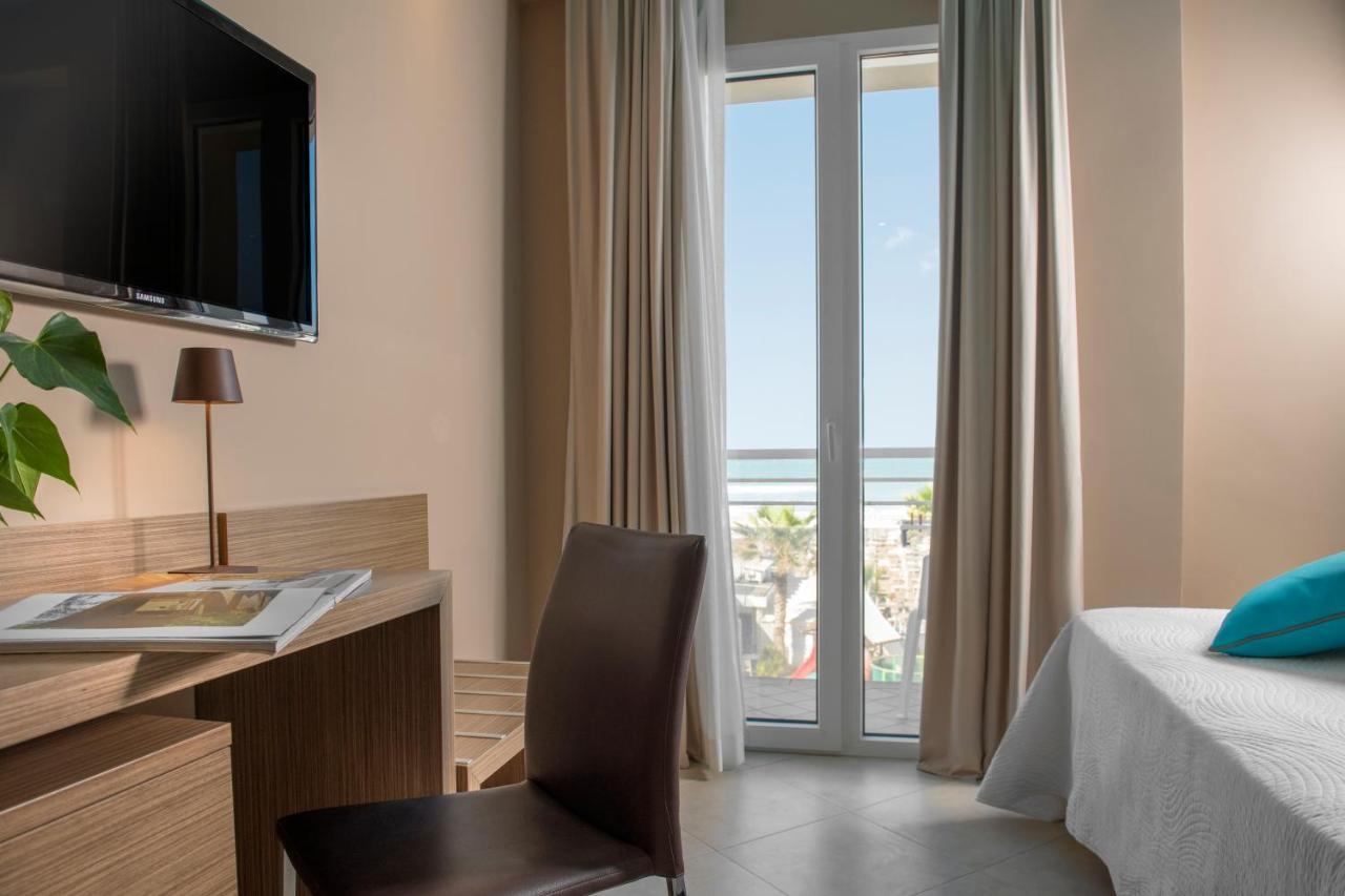 Hotel Adlon - Fronte Mare Riccione Esterno foto