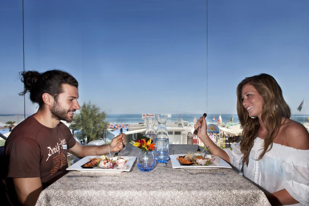Hotel Adlon - Fronte Mare Riccione Esterno foto