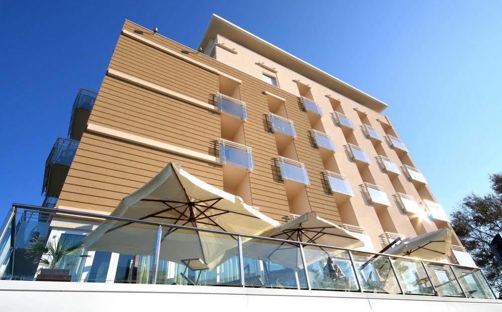 Hotel Adlon - Fronte Mare Riccione Esterno foto