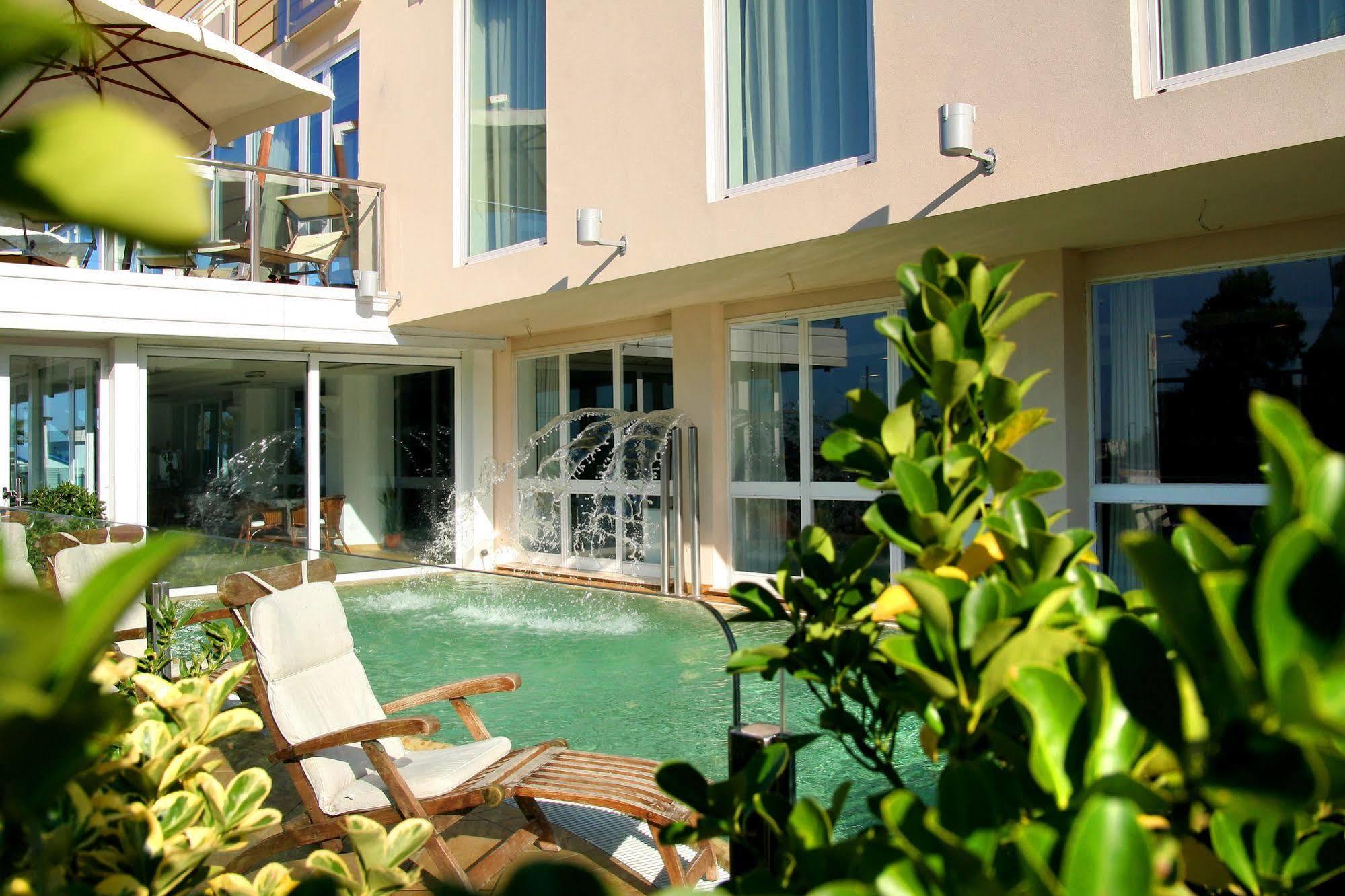 Hotel Adlon - Fronte Mare Riccione Esterno foto